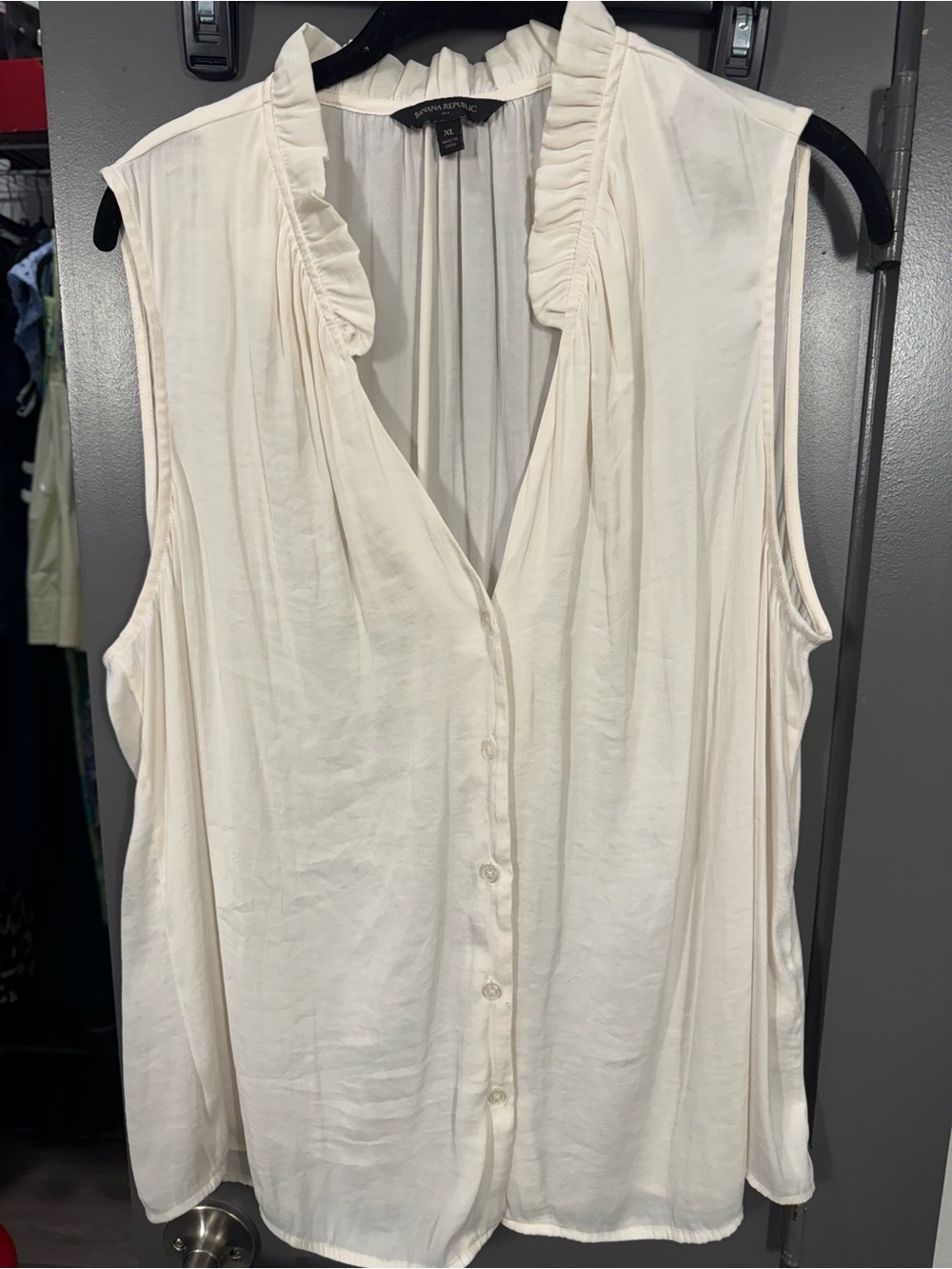 Banana Republic Cream Sleeveless Ruffle V-Neck Button Blouse